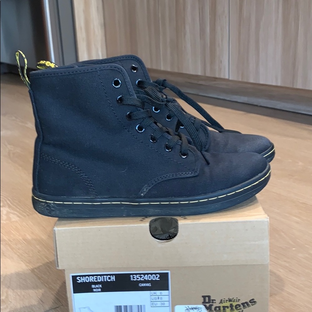 Dr. Martens Shoreditch Canvas Black women’s size 8